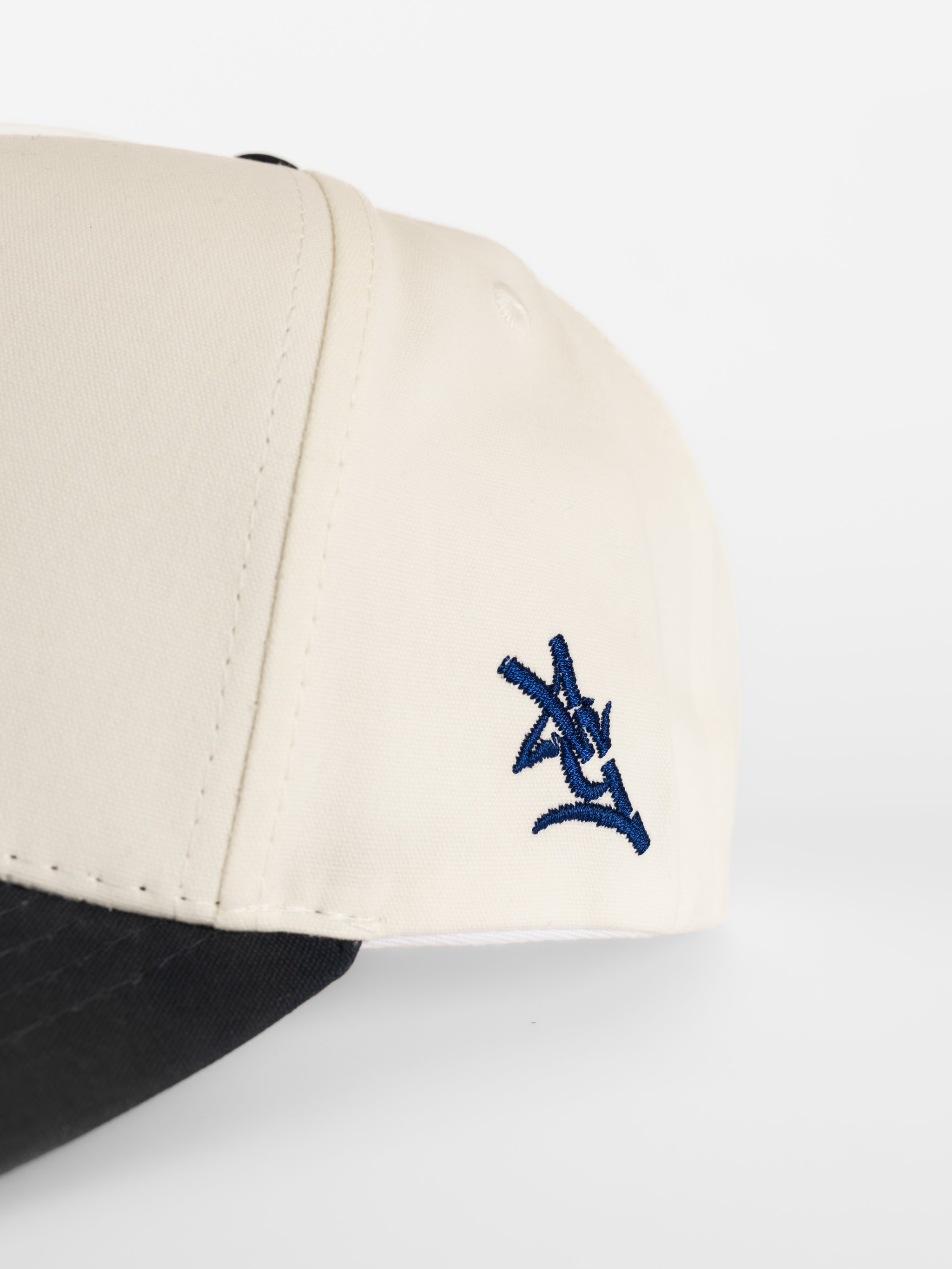 White Canvas Navy Bill Strutter Hat